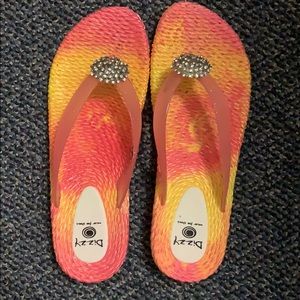 Comfortable dizzy flip flops